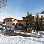Vacanceole - L'edelweiss 3*